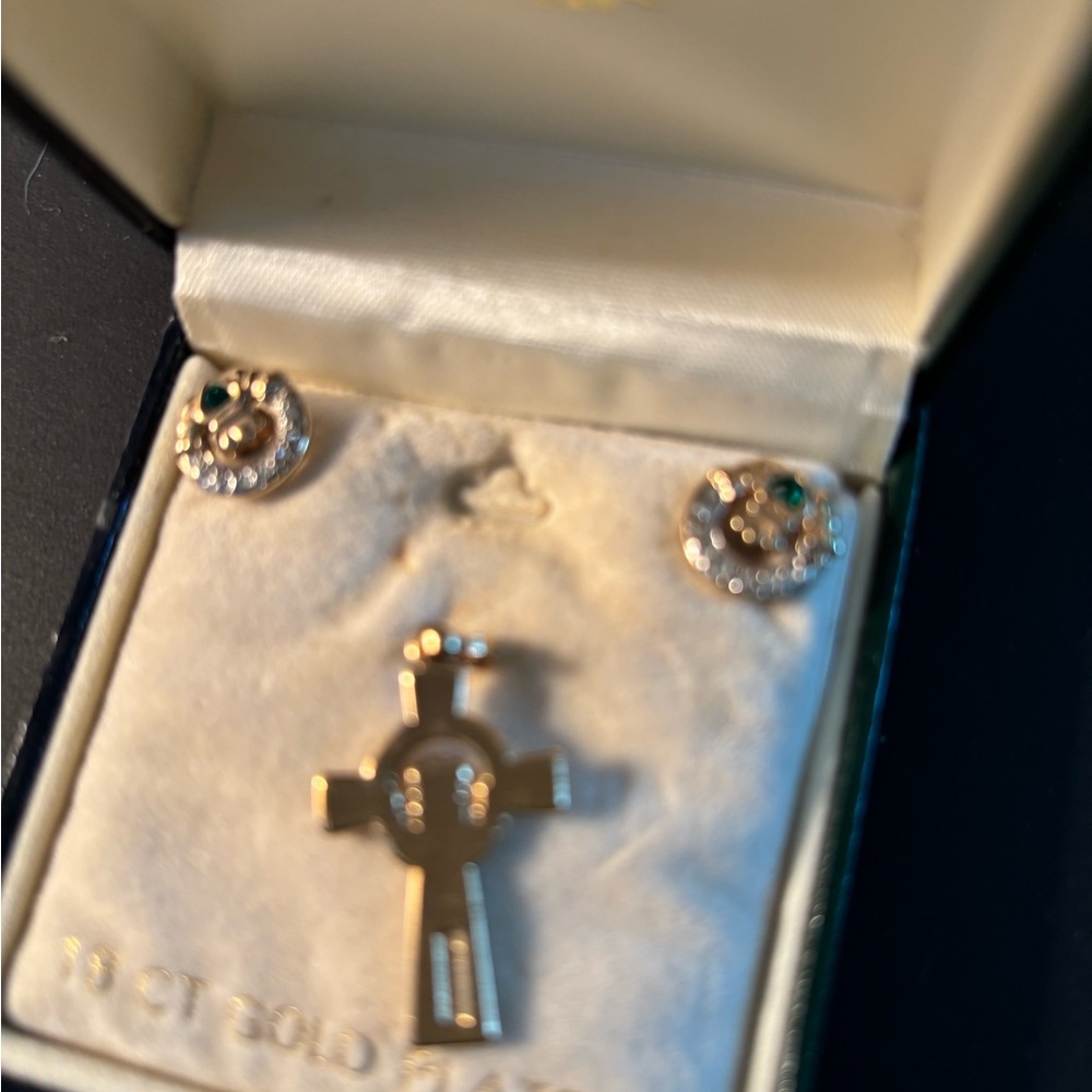 18K Gold Plated Jewelry Set with Green Accents - Picture 4 of 7